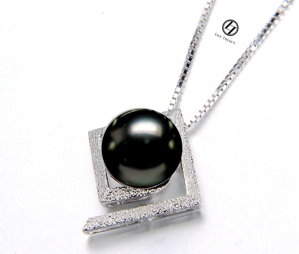 Lily Treacy Tahitian Pearl black pearl Solid White Gold Maria Pendant 10-11mm